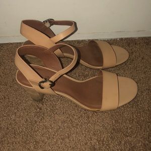 Lucky Brand tan heeled sandals